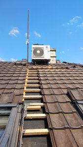 Instalace do podkroví - Šikmá stěna